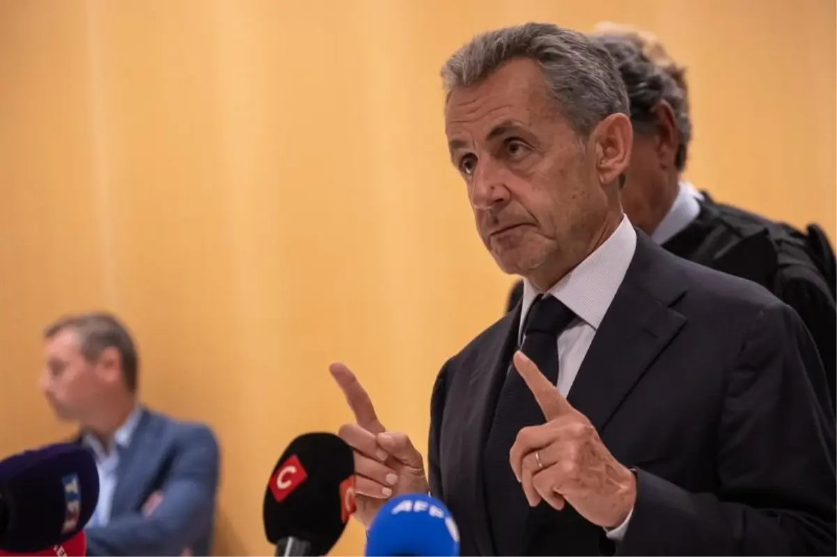 eski fransa cumhurbaskani sarkozy hapis cezasina girecek 8pFUTTGN.jpg