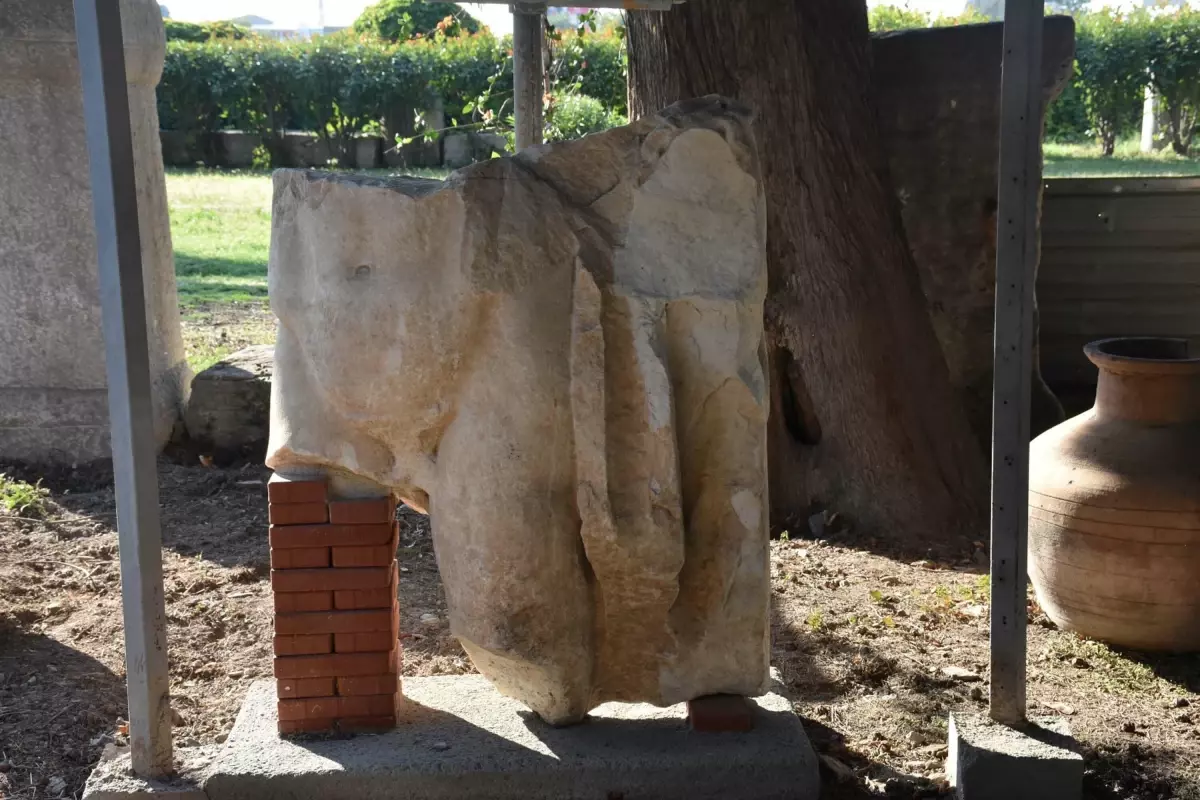 izmir smyrna antik kentinde 1800 yillik heykel bulundu bUfjKOX4.jpg