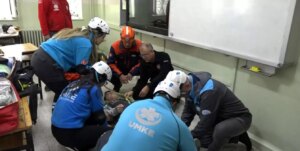 kirklarelinde okullarda es zamanli deprem tatbikati yapildi dgkjCGa4.jpg