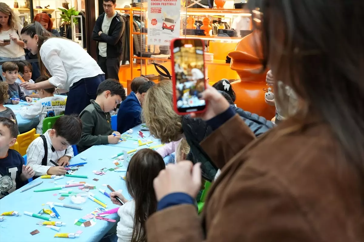 kirmizi karavan projesi ile cocuklar gelecege umut tasiyor Oh3Gv4fH.jpg