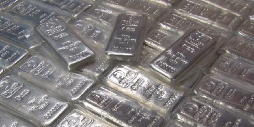 Gümüş Fiyatları Düşüşte: Piyasa Endişeli